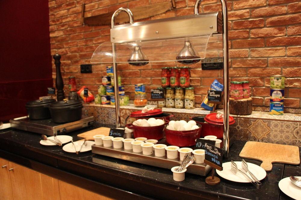 Radisson Blu Hotel, Kyiv City Centre Екстериор снимка