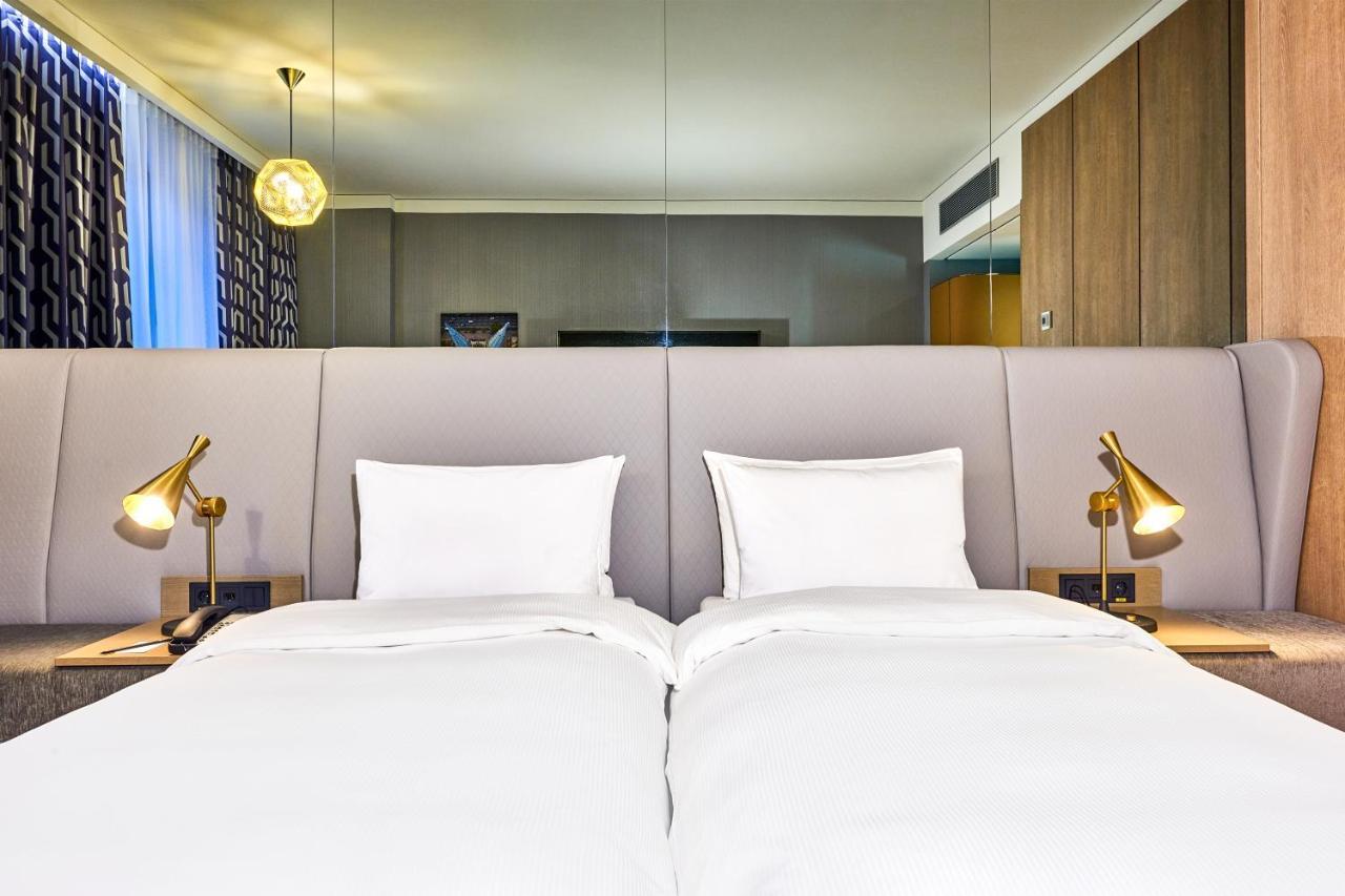 Radisson Blu Hotel, Kyiv City Centre Екстериор снимка
