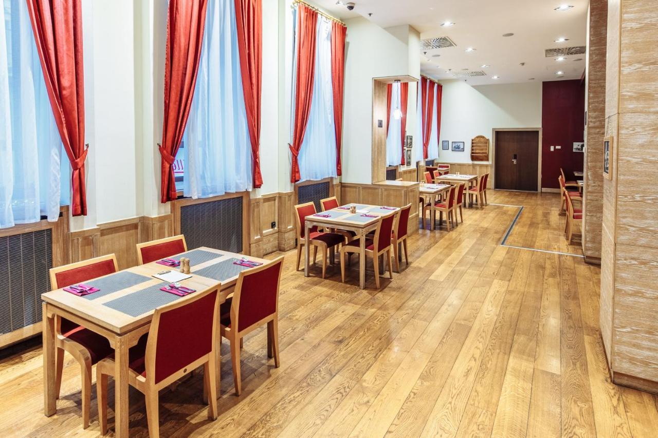 Radisson Blu Hotel, Kyiv City Centre Екстериор снимка