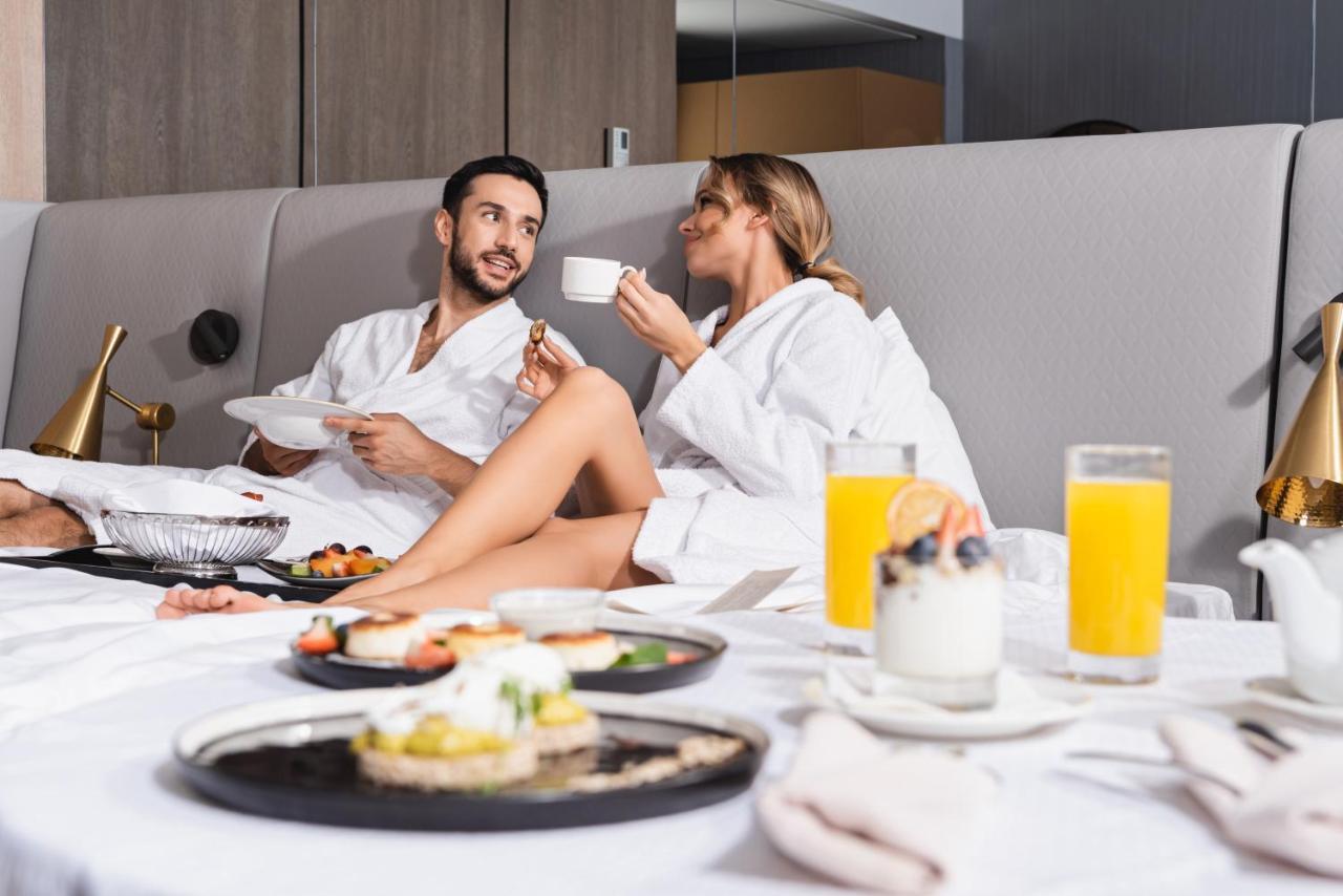 Radisson Blu Hotel, Kyiv City Centre Екстериор снимка