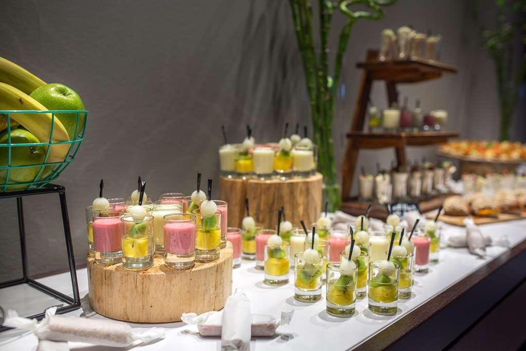 Radisson Blu Hotel, Kyiv City Centre Ресторант снимка