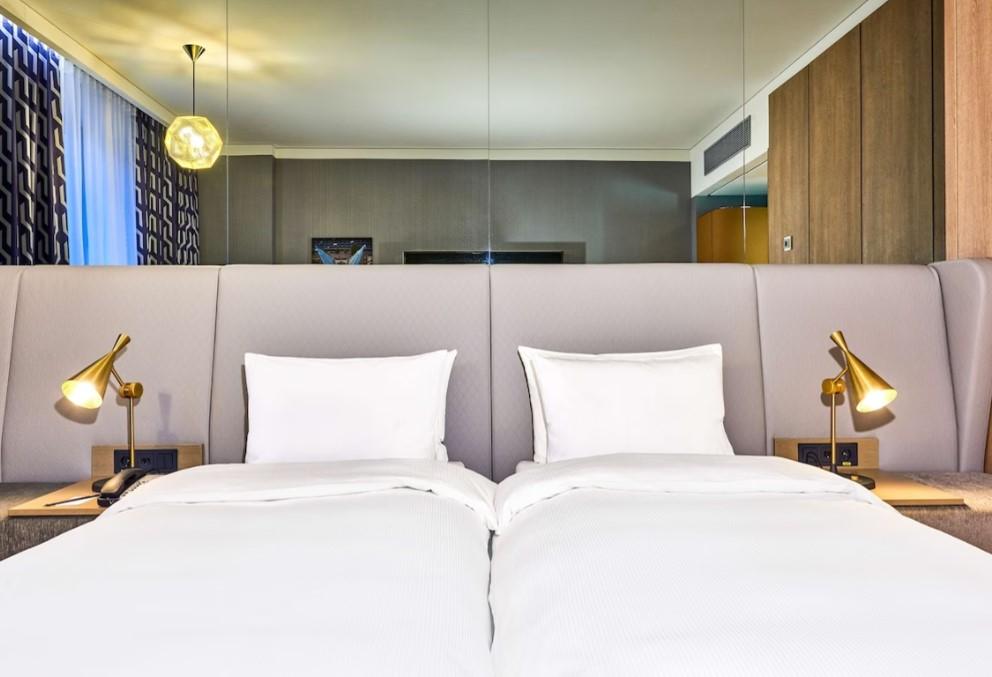 Radisson Blu Hotel, Kyiv City Centre Екстериор снимка