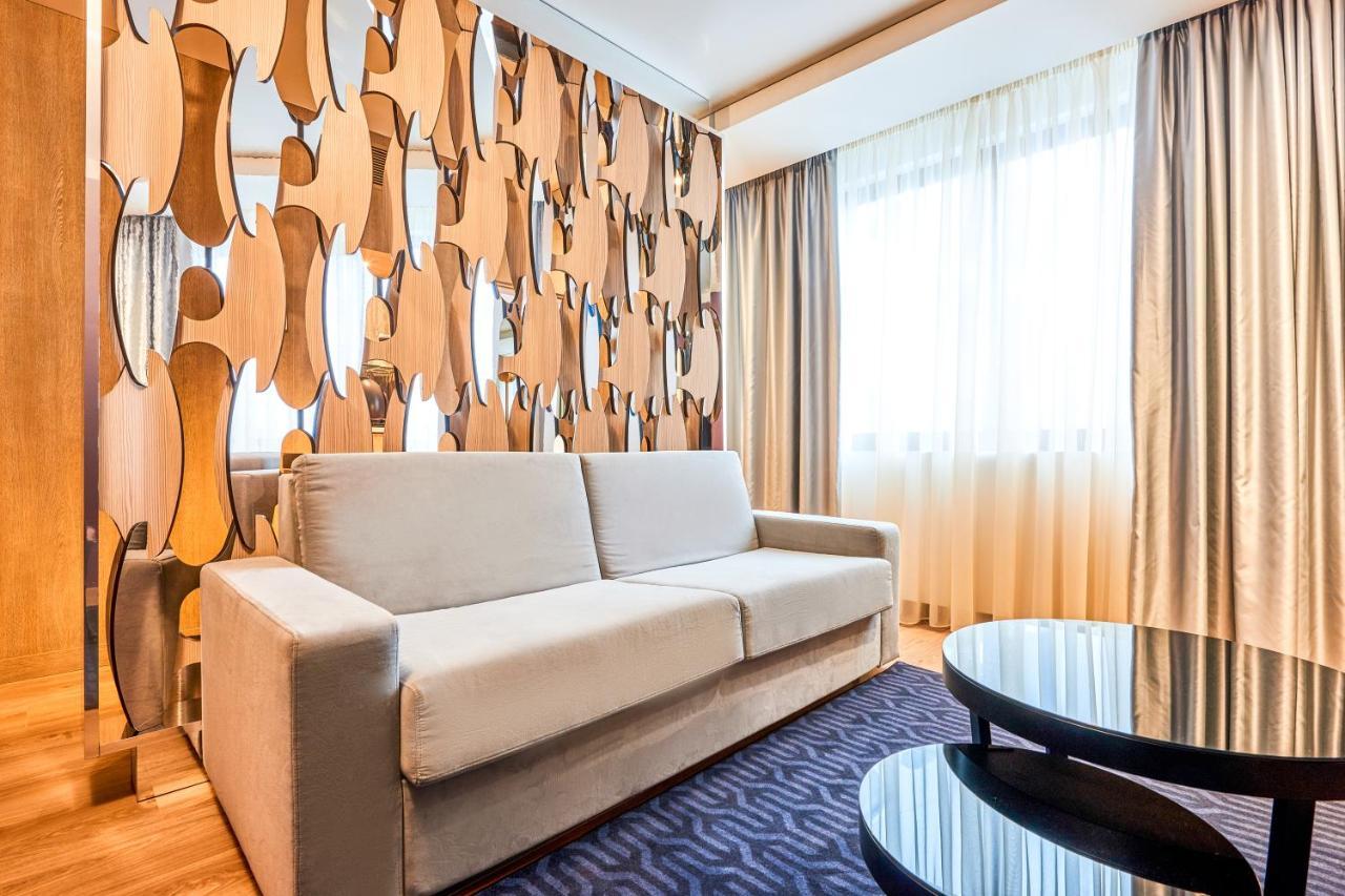 Radisson Blu Hotel, Kyiv City Centre Екстериор снимка