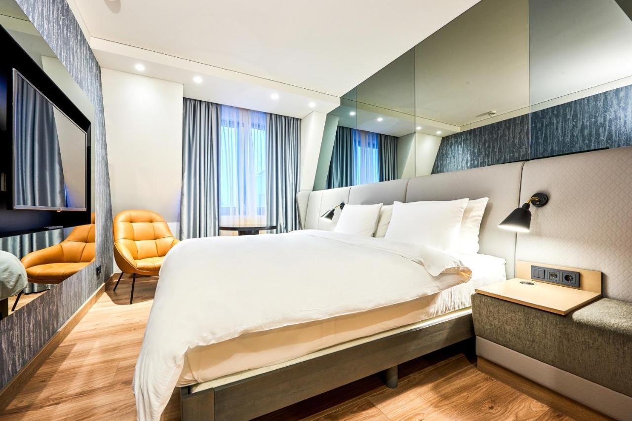 Radisson Blu Hotel, Kyiv City Centre Екстериор снимка