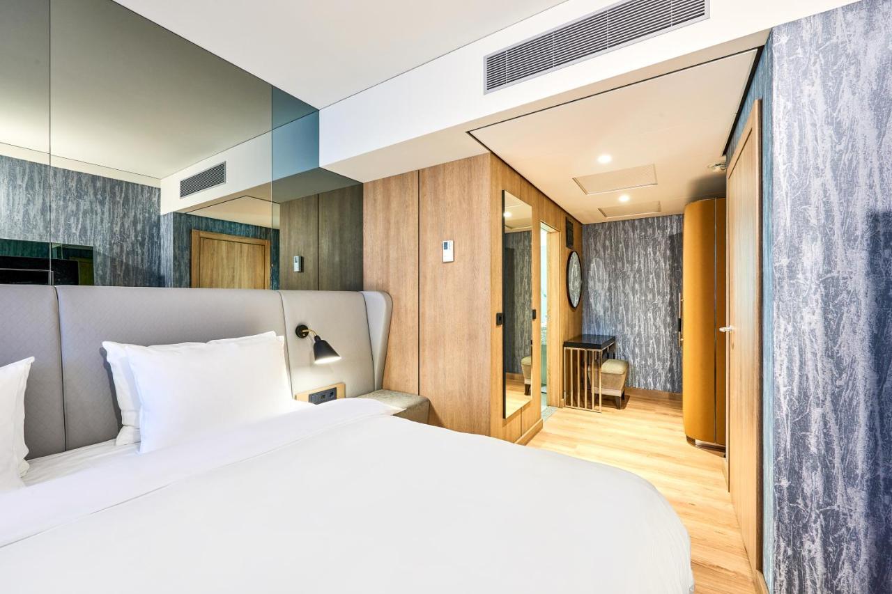 Radisson Blu Hotel, Kyiv City Centre Екстериор снимка