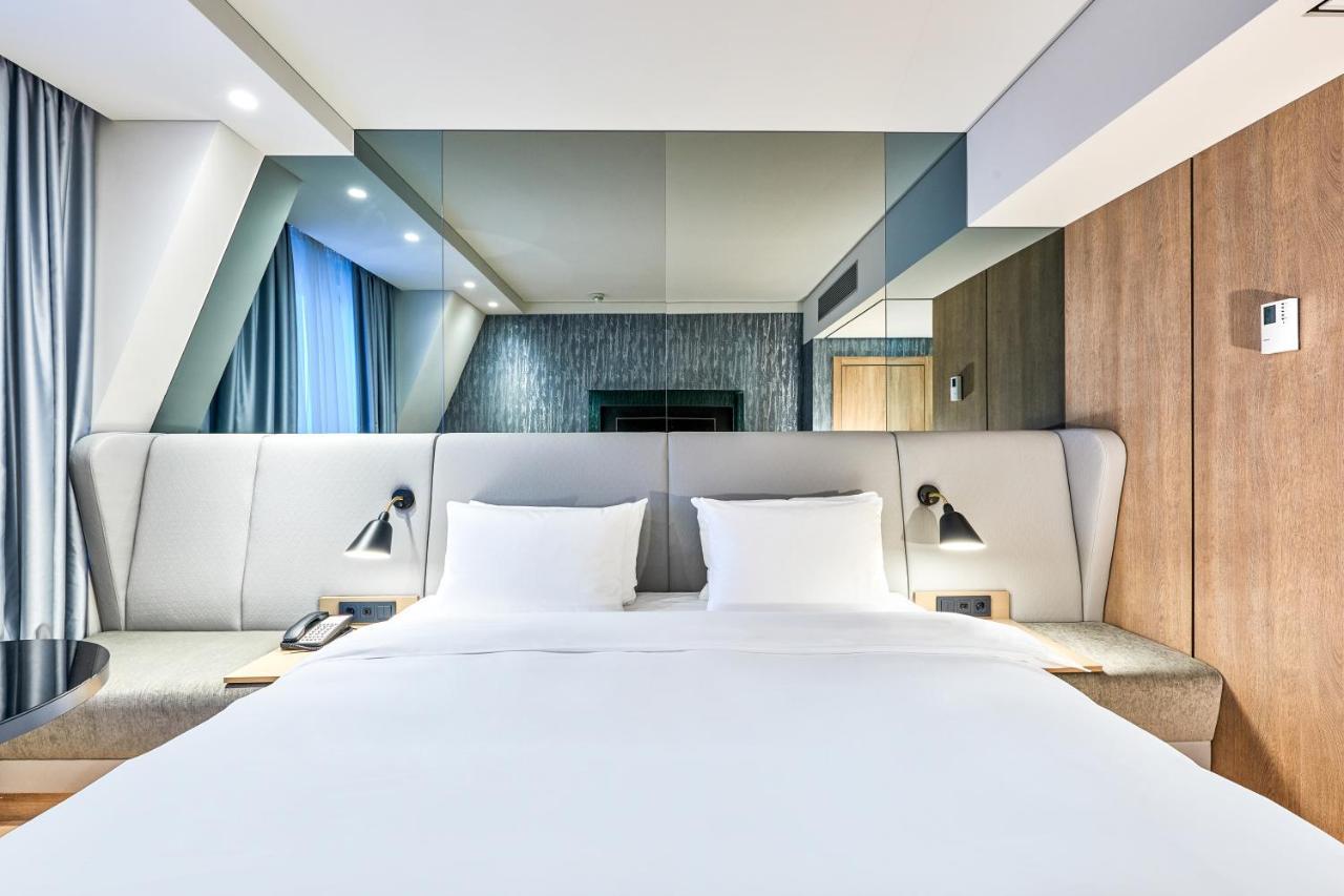 Radisson Blu Hotel, Kyiv City Centre Екстериор снимка