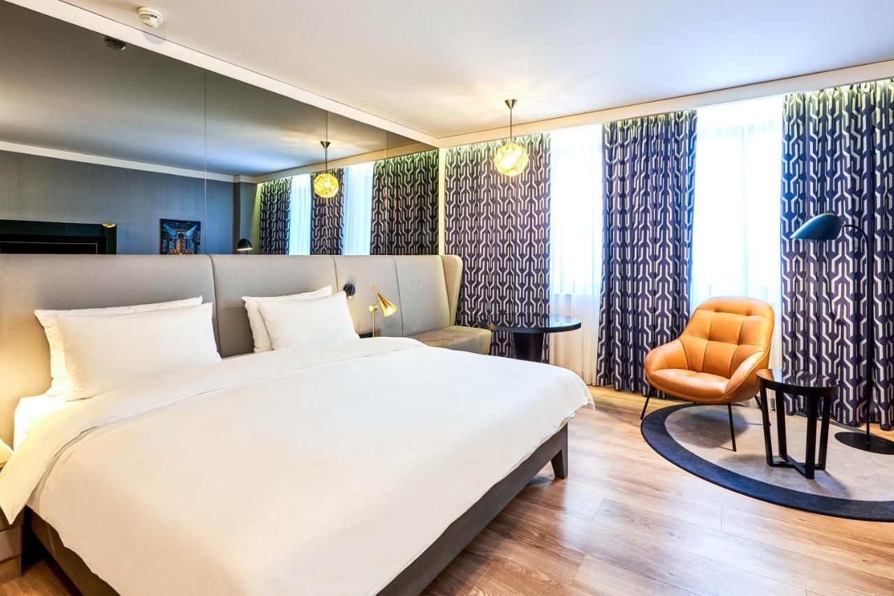 Radisson Blu Hotel, Kyiv City Centre Екстериор снимка