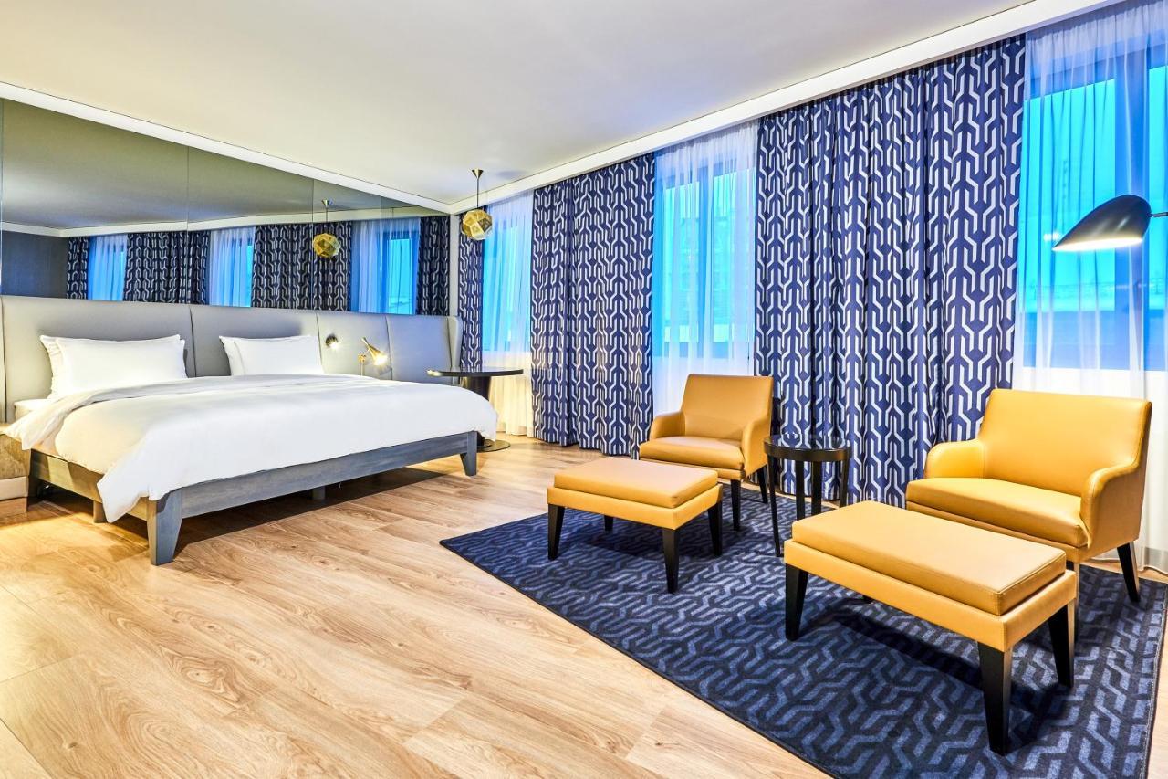 Radisson Blu Hotel, Kyiv City Centre Екстериор снимка