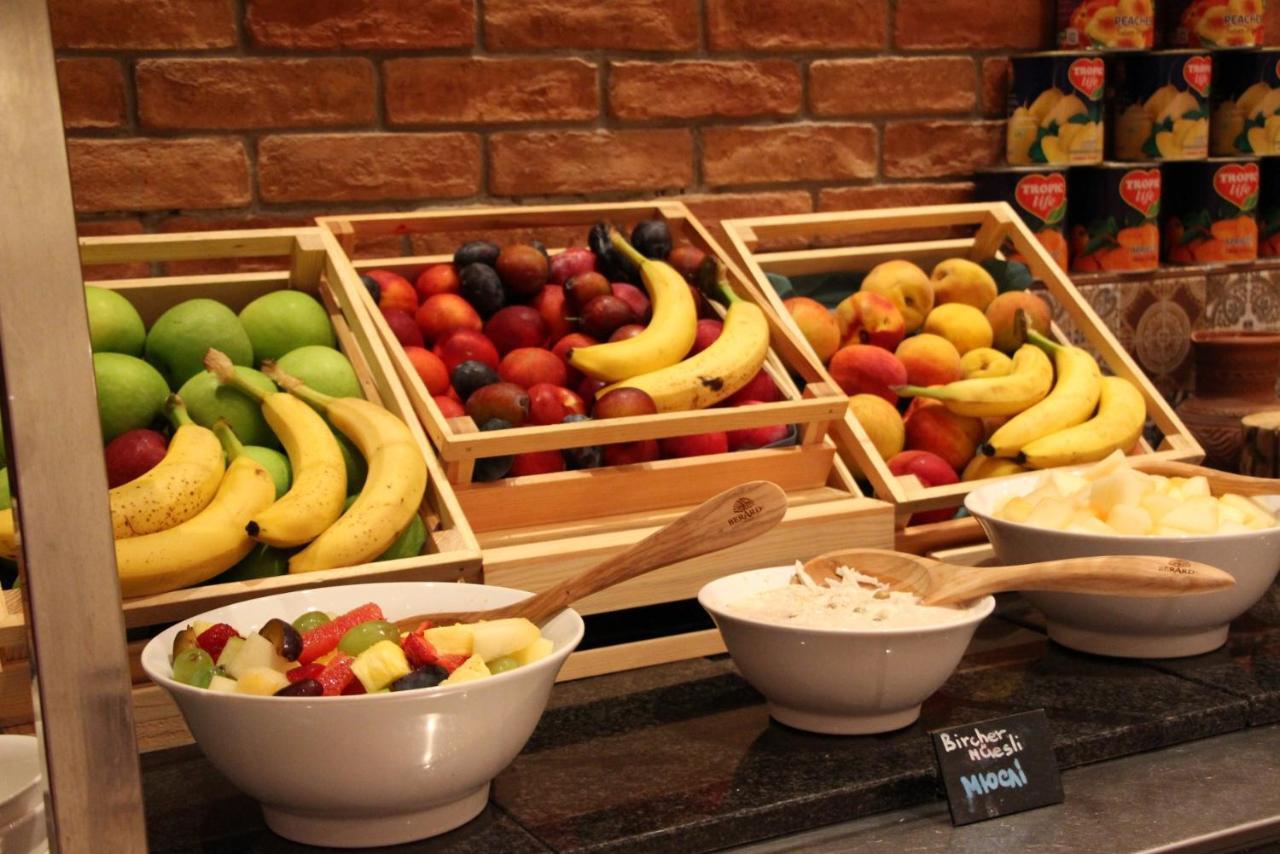 Radisson Blu Hotel, Kyiv City Centre Екстериор снимка
