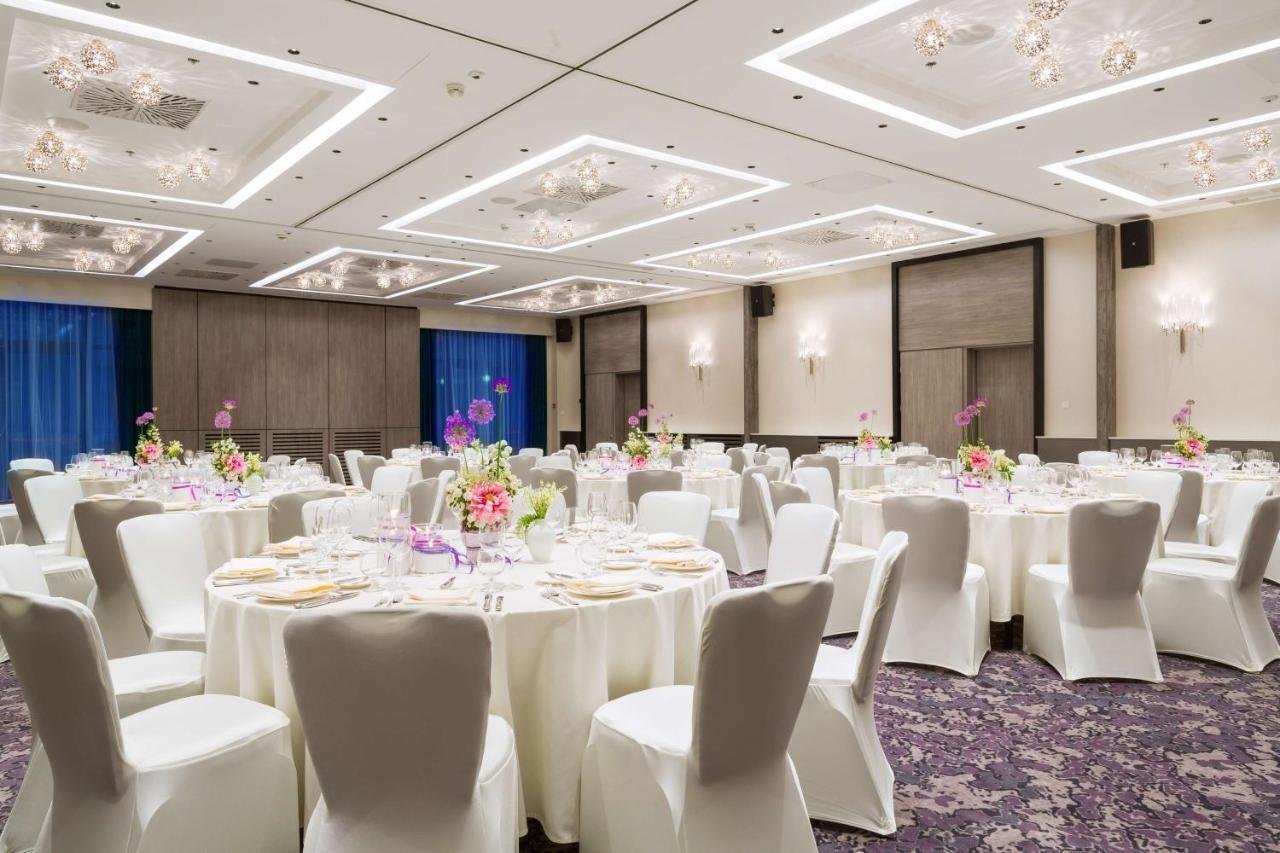 Radisson Blu Hotel, Kyiv City Centre Екстериор снимка