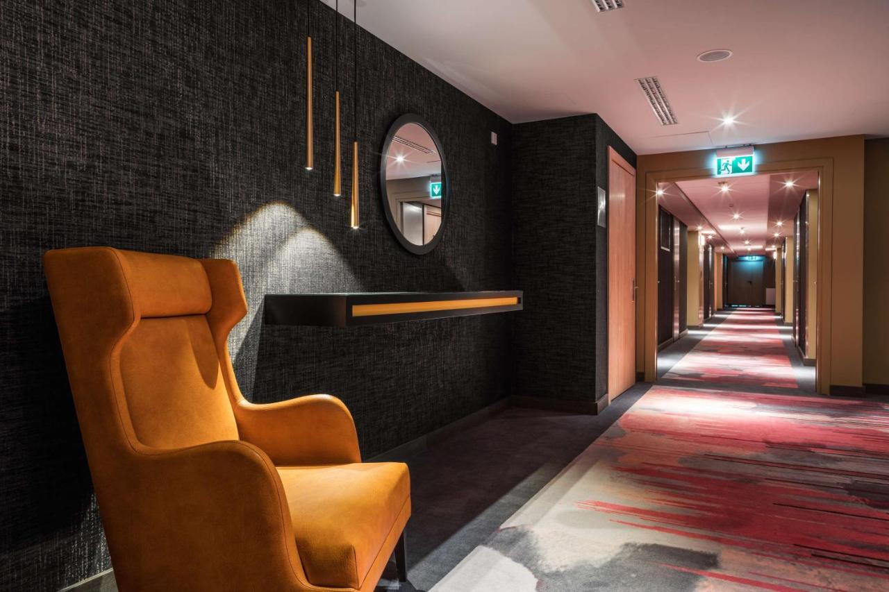 Radisson Blu Hotel, Kyiv City Centre Екстериор снимка