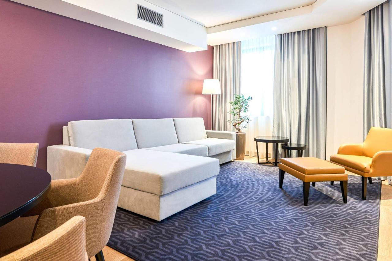 Radisson Blu Hotel, Kyiv City Centre Екстериор снимка